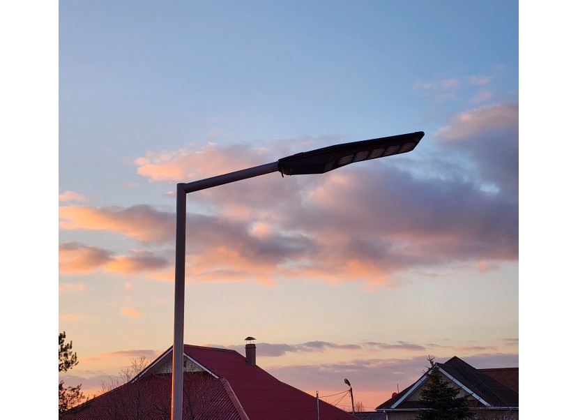Уличный светодиодный светильник на солнечной батарее с датчиком и пультом ДУ. 300Вт.