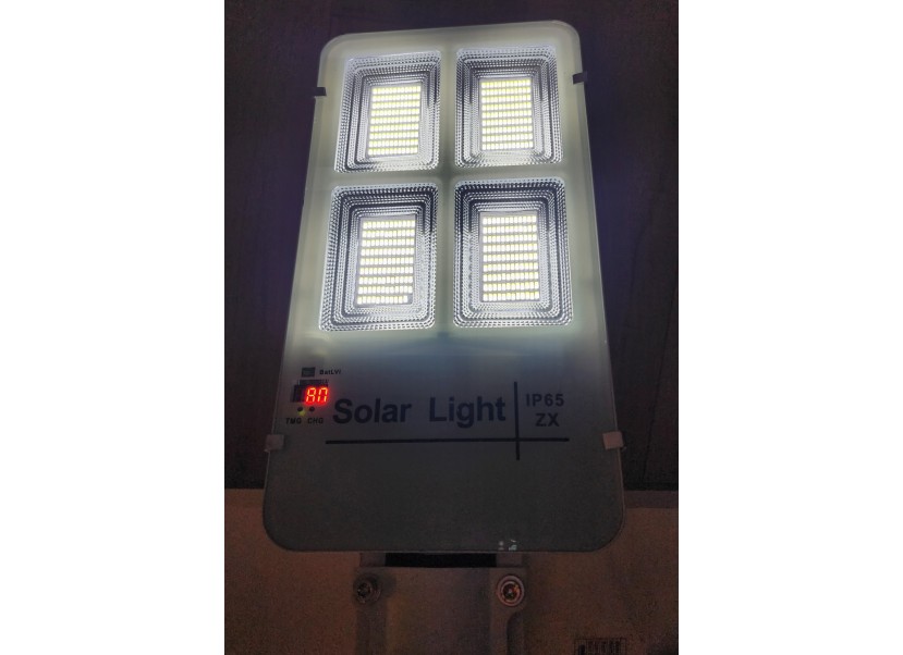 Уличный светодиодный светильник на солнечной батарее с пультом ДУ. 200Вт